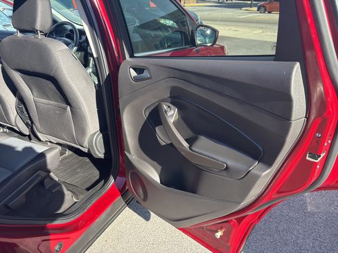 Used 2019 Ford Escape SE image 16