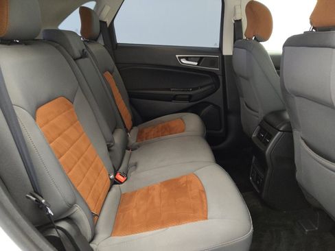 Used 2018 Ford Edge SEL w/ Equipment Group 201A AWD/4WD image 19