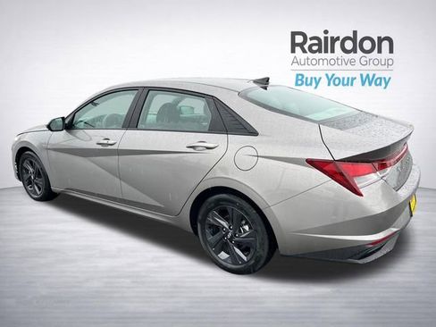 Used 2022 Hyundai Elantra SEL w/ Convenience Package FWD image 5