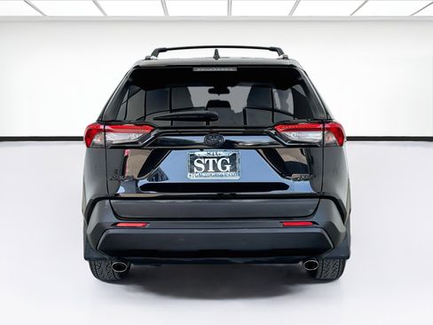 Used 2020 Toyota RAV4 XLE w/ XLE Grade Weather Package FWD image 5