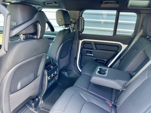 Certified 2025 Land Rover Defender 110 X-Dynamic SE AWD/4WD image 30