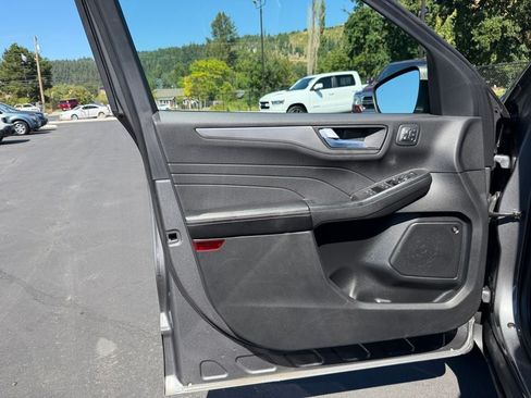 Used 2021 Ford Escape Titanium AWD/4WD image 20