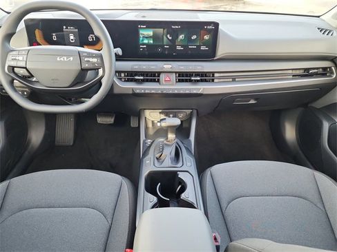 New 2025 Kia K4 LXS image 18