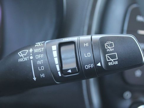 Certified 2025 Kia Soul LX image 31