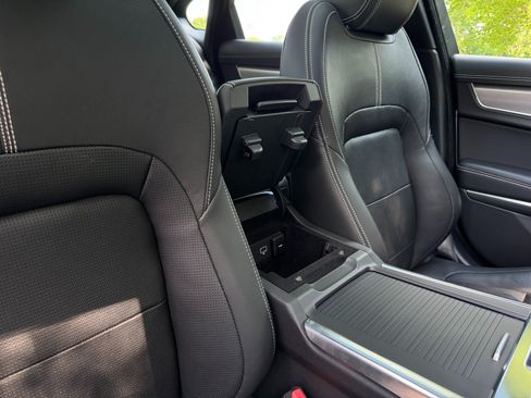 Used 2021 Jaguar XF R-Dynamic SE image 27