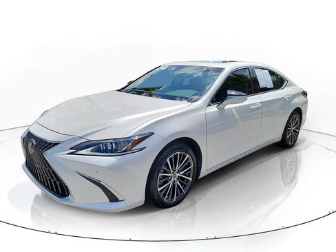 Used 2024 Lexus ES 350 w/ Premium Package FWD image 2