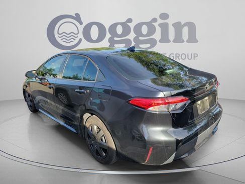 Used 2021 Toyota Corolla LE FWD image 4