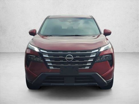 Used 2024 Nissan Rogue SV image 2