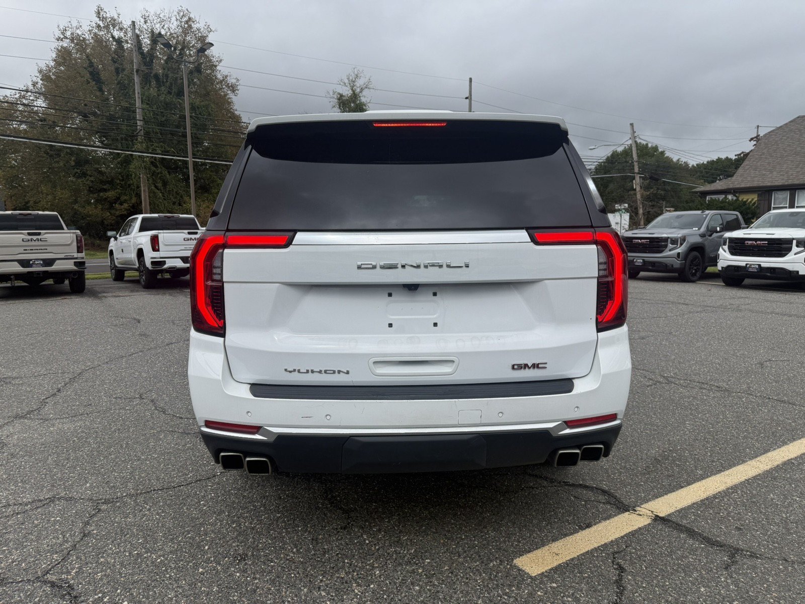 Used 2025 GMC Yukon XL Denali AWD/4WD image 4