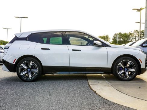 Used 2024 BMW iX xDrive50 w/ Premium Package AWD/4WD image 6