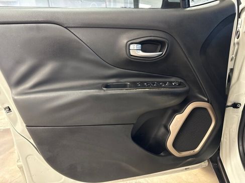 Used 2016 Jeep Renegade Limited image 11