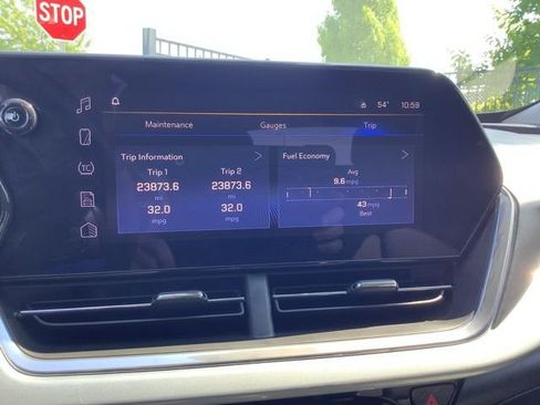 Used 2024 Chevrolet Trax LT w/ Driver Confidence Package FWD image 32