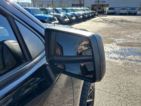 Used 2023 Chevrolet Silverado 1500 Custom image 13