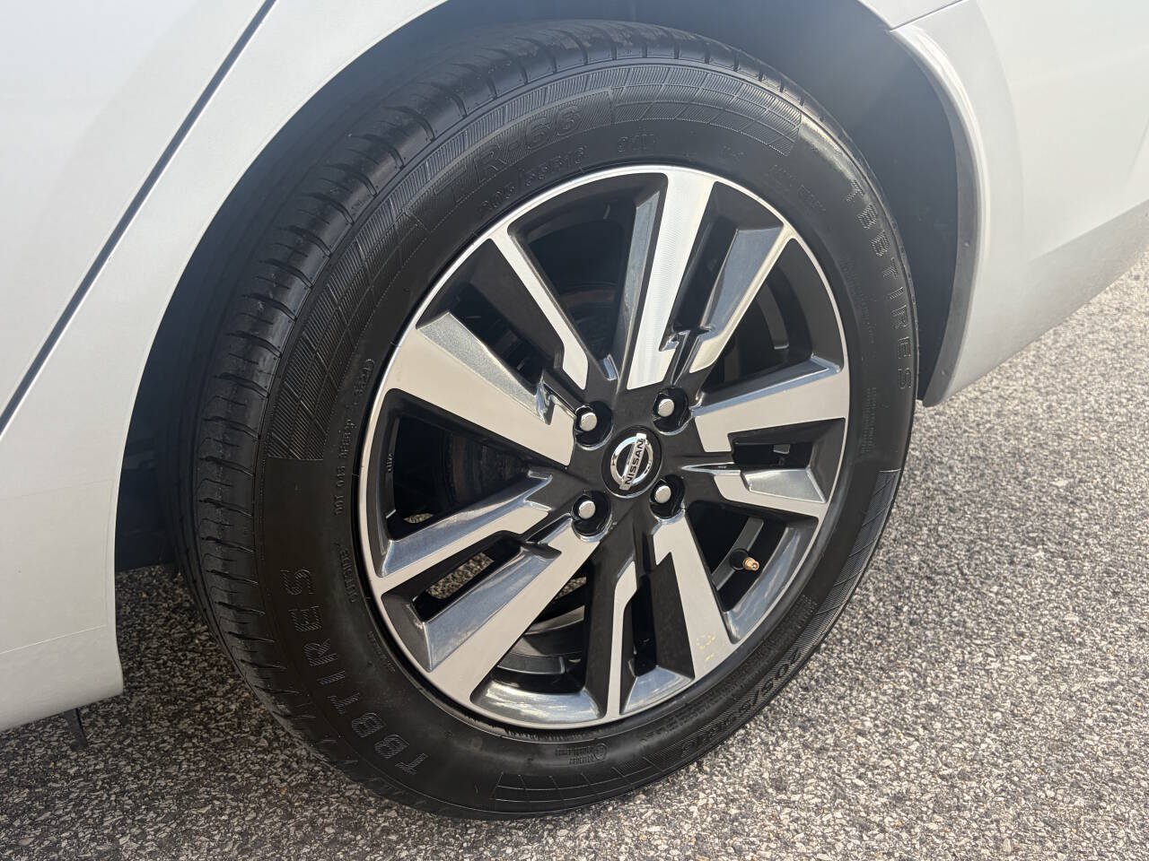 Used 2021 Nissan Versa SV FWD image 16