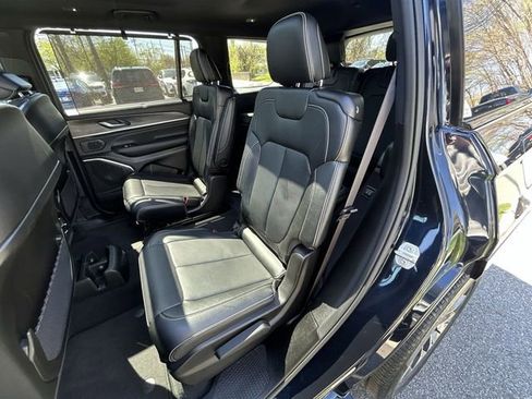 Used 2024 Jeep Grand Cherokee L Overland w/ Luxury Tech Group IV AWD/4WD image 23