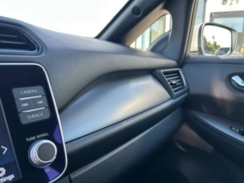 Used 2025 Nissan Leaf S FWD image 19