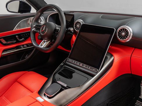 Used 2024 Mercedes-Benz SL 63 AMG 4MATIC image 29