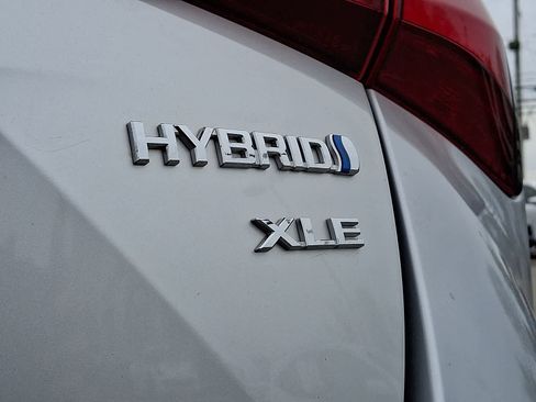 Certified 2019 Toyota Prius XLE w/ Advanced Technology Package AWD/4WD image 33