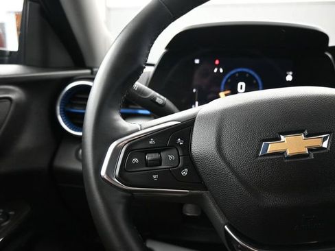 Used 2025 Chevrolet Trax LT w/ LT Convenience Package image 15