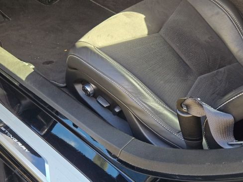 Used 2023 Chevrolet Corvette Stingray Premium Cpe w/ Z51 Performance Package image 18