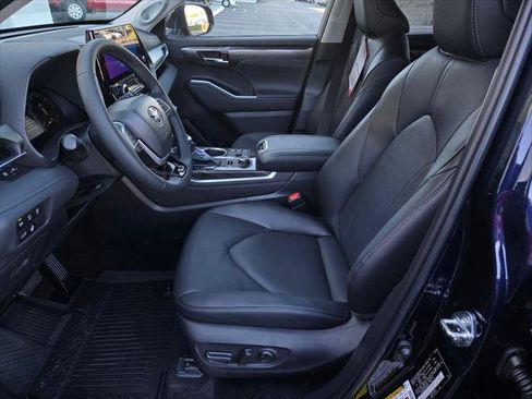 Certified 2026 Toyota Highlander Limited AWD/4WD image 15