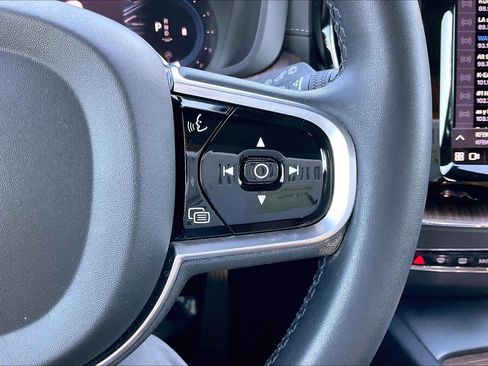 Used 2023 Volvo XC60 B5 Ultimate w/ Climate Package image 22