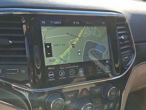 Used 2020 Jeep Grand Cherokee Limited AWD/4WD image 19