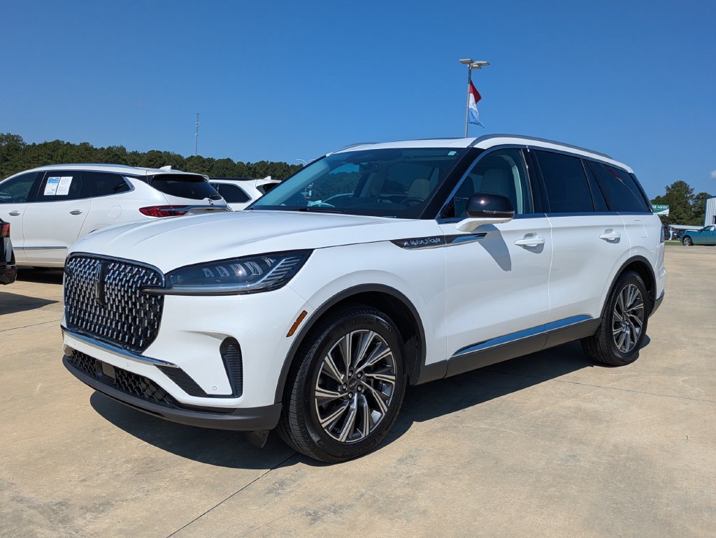 Used 2026 Lincoln Aviator 2WD image 1
