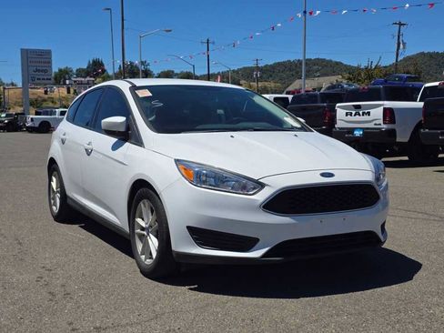 Used 2018 Ford Focus SE FWD image 4