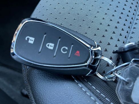 Used 2025 Chevrolet Trax LT w/ LT Convenience Package image 23