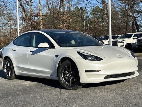 Used 2022 Tesla Model 3 Standard Range image 31