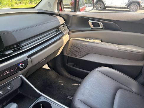 Used 2026 Kia Carnival FWD image 37