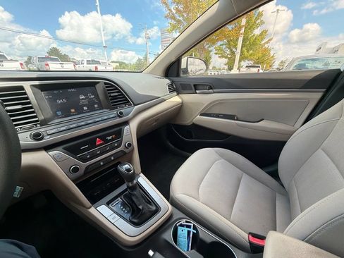 Used 2017 Hyundai Elantra SE FWD image 12