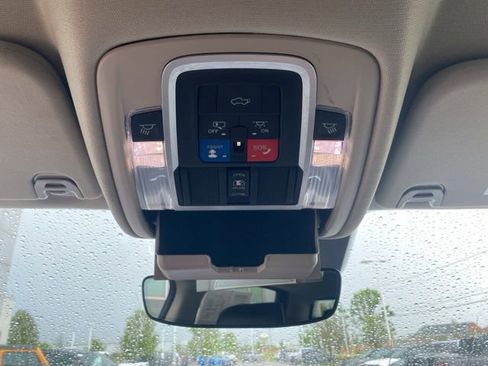Used 2022 RAM 1500 Laramie AWD/4WD image 16