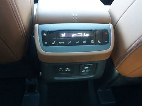 Used 2025 Nissan Pathfinder Platinum image 16