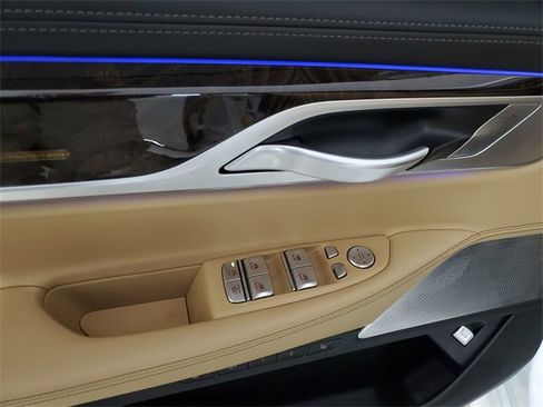 Used 2022 BMW 750i xDrive w/ Executive Package image 18