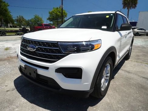 Used 2024 Ford Explorer XLT RWD image 7