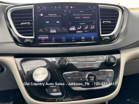 Used 2022 Chrysler Pacifica Touring-L image 30