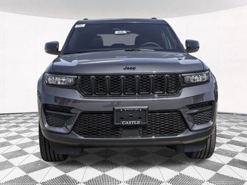 New 2025 Jeep Grand Cherokee Altitude image 13
