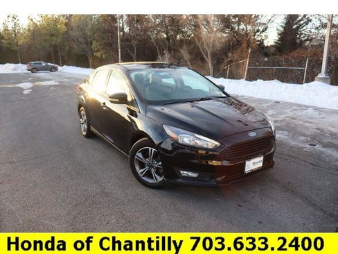 Used 2018 Ford Focus SE w/ SE Appearance Package image 1