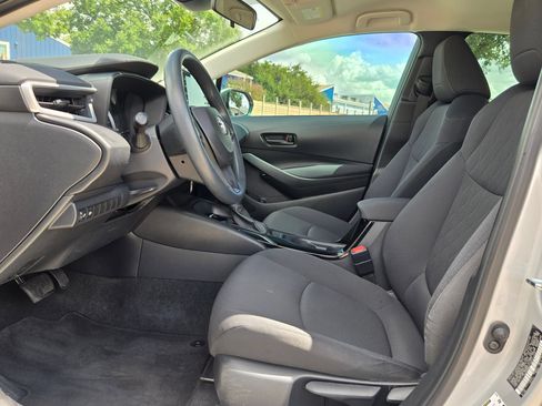 Used 2022 Toyota Corolla LE FWD image 9