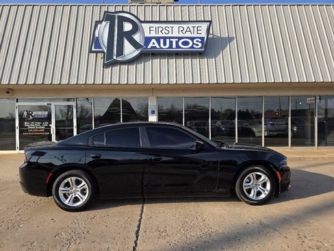 Used 2022 Dodge Charger SXT w/ Leather Interior Group RWD image 9