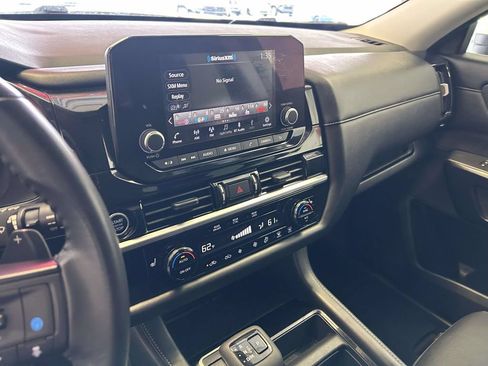 Used 2024 Nissan Pathfinder SV FWD image 21
