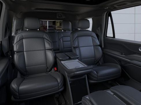 New 2025 Lincoln Navigator Reserve w/ Jet Appearance Package AWD/4WD image 11