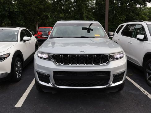 Used 2021 Jeep Grand Cherokee L Limited AWD/4WD image 2