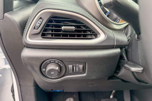 New 2026 Chrysler Pacifica Select FWD image 19