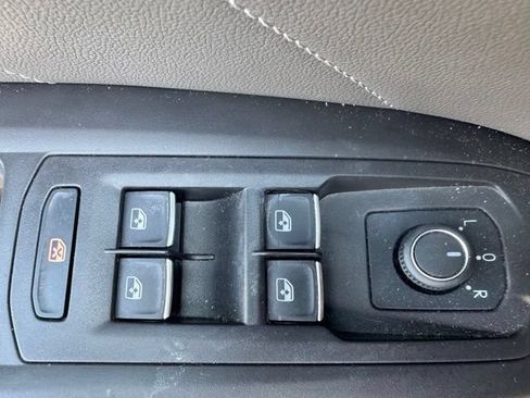 Used 2022 Volkswagen Atlas Cross Sport SEL R-Line AWD/4WD image 9