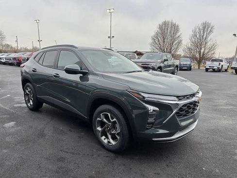 New 2026 Chevrolet Trax LT w/ Driver Confidence Package FWD image 2