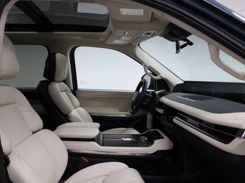 New 2027 Lincoln Navigator L Reserve RWD image 31