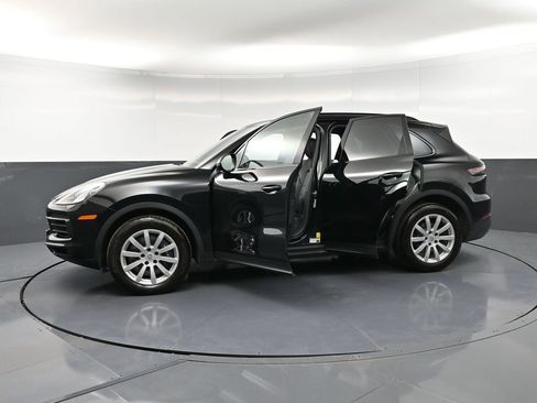 Certified 2023 Porsche Cayenne AWD/4WD image 37